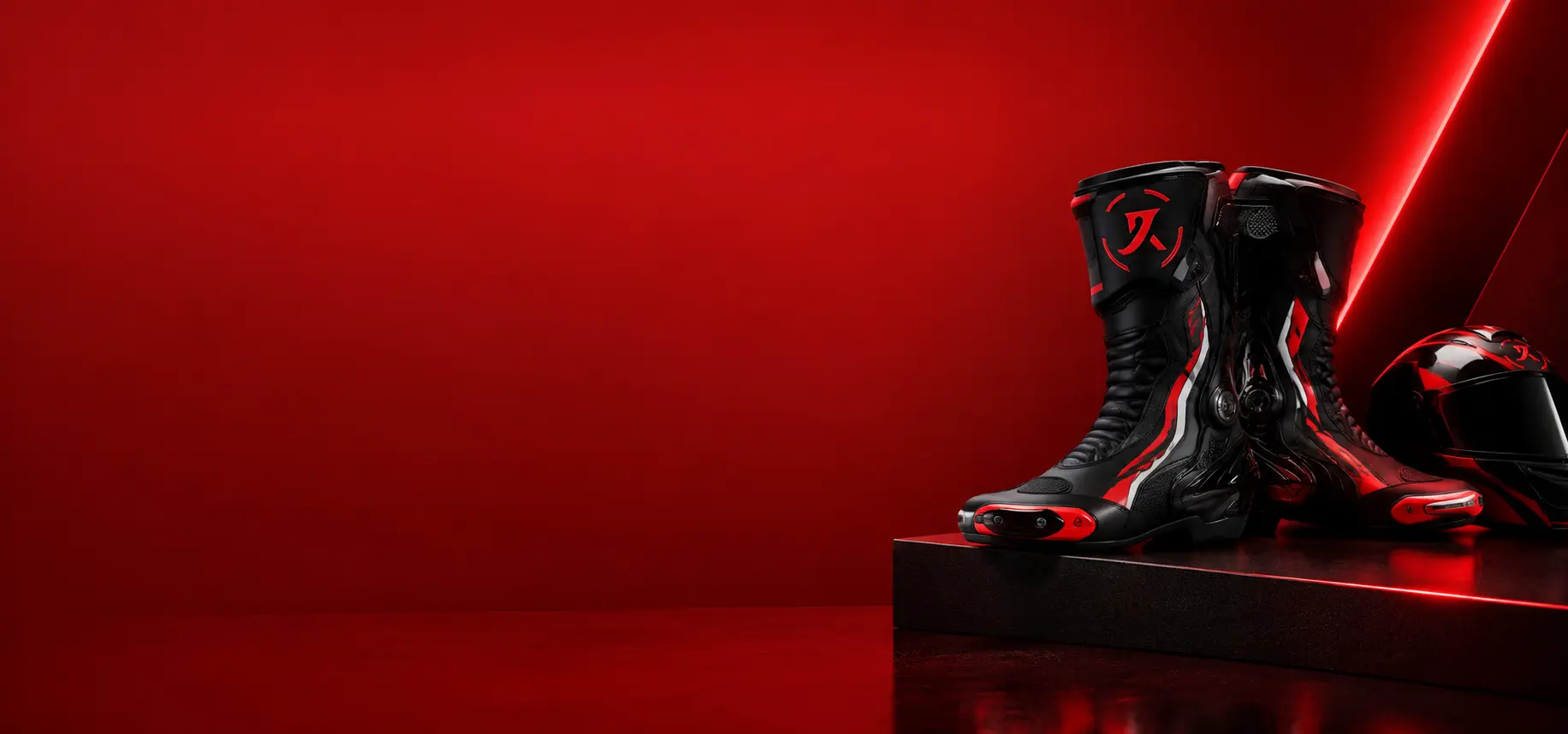 Discover motorcycle racing boots focused on grip